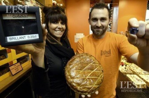 Ăn bánh ngọt, trúng kim cương - ảnh 1