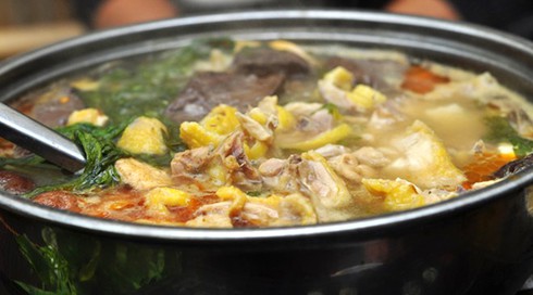 Cách làm lẩu gà thập cẩm ngon nhất - ảnh 1