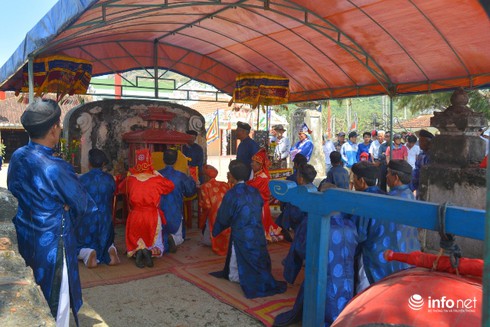 Lý Sơn khai hội đua thuyền đầu năm - ảnh 1