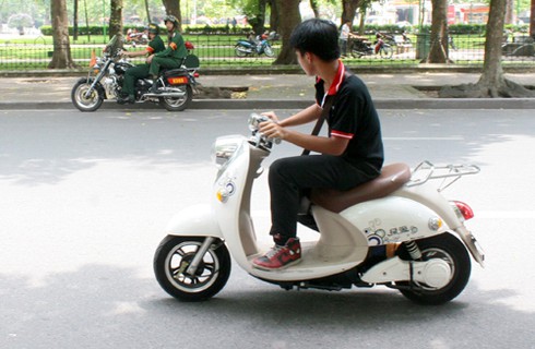 Xe máy điện chưa đăng ký bị xử nghiêm từ 1/7 - ảnh 1
