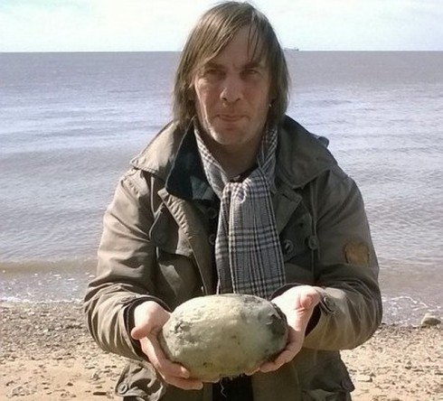 'Tảng đá nặng mùi' trị giá gần 70.000 USD - ảnh 1