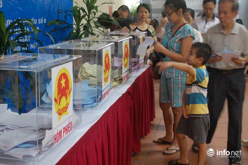 Cử tri nô nức đi bầu cử ĐBQH khóa 14 và đại biểu HĐND các cấp - ảnh 9