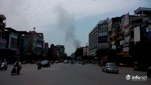Cháy lớn tại ngõ 109 Trường Chinh, cột khói bốc cao nghi ngút - ảnh 4