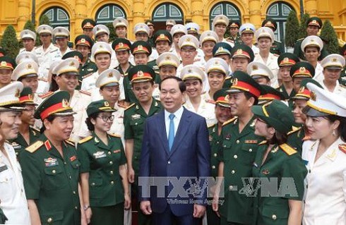 Chủ tịch nước gặp mặt 100 đại biểu thanh niên tiêu biểu của lực lượng vũ trang - ảnh 1