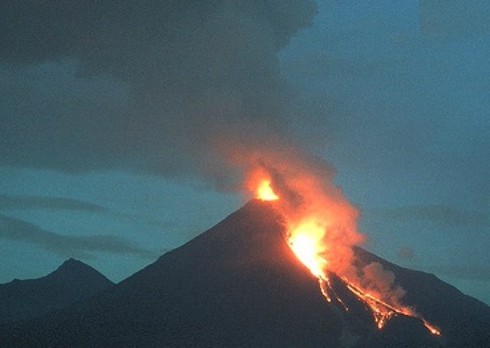 Núi lửa Colima phun trào dữ dội, Mexico sơ tán khẩn cấp cư dân - ảnh 2