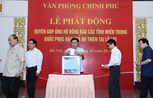 Thủ tướng và các Phó thủ tướng quyên góp ủng hộ đồng bào miền Trung - ảnh 3