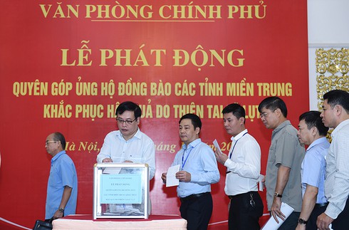 Thủ tướng và các Phó thủ tướng quyên góp ủng hộ đồng bào miền Trung - ảnh 4