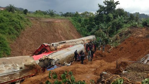 Chủ tịch nước gửi điện thăm hỏi vụ tai nạn tàu hỏa ở Cameroon - ảnh 1
