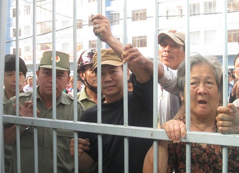 Giải U19: Cò vé thả sức tung hoành giá vé chợ đen - ảnh 12