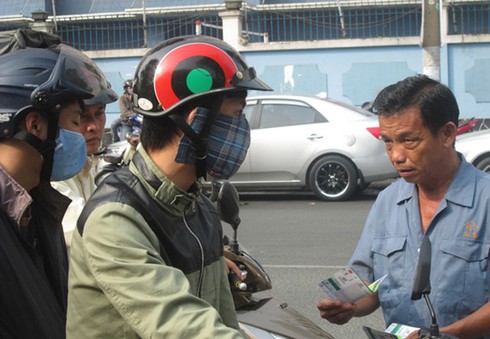 Giải U19: Cò vé thả sức tung hoành giá vé chợ đen - ảnh 7