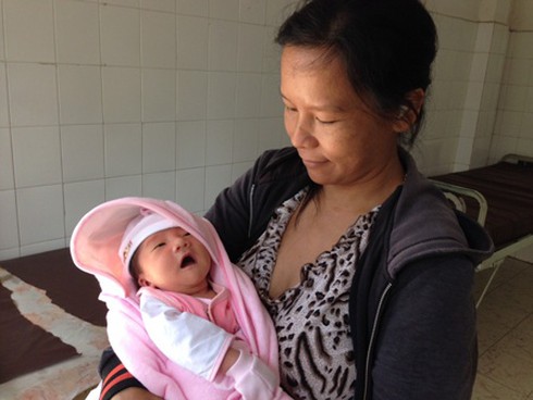 Bố mẹ cháu bé xin giảm tội cho kẻ bắt cóc - ảnh 1