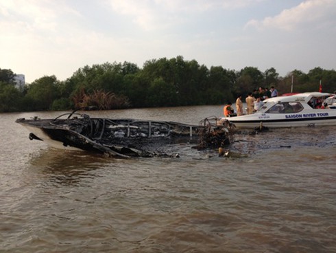 Khám nghiệm tìm nguyên nhân vụ cháy tàu cánh ngầm - ảnh 2