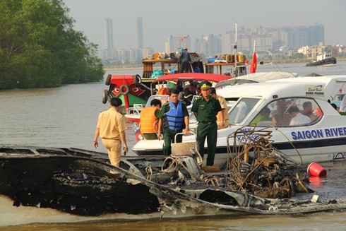 Khám nghiệm tìm nguyên nhân vụ cháy tàu cánh ngầm - ảnh 1
