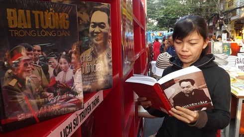 Đường sách 2014: Ấn tượng Đại tướng và biển đảo - ảnh 3