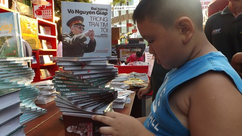 Đường sách 2014: Ấn tượng Đại tướng và biển đảo - ảnh 4