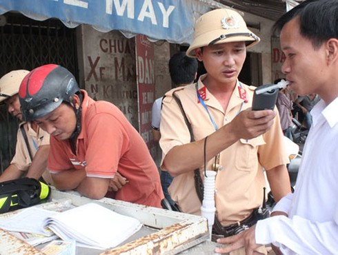 33 tỉnh thành phố treo băng rôn về ATGT đợt Tết Ất Mùi 2015 - ảnh 1