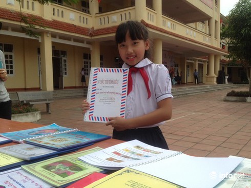 Trao giải cuộc thi “Áng tem thư kể chuyện Bác Hồ” năm 2015 - ảnh 2