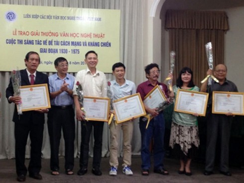 Trao giải cho 80 tác phẩm văn học nghệ thuật về kháng chiến và cách mạng - ảnh 1