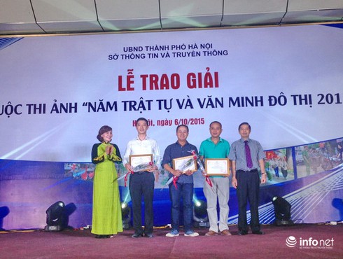 Trao giải Cuộc thi ảnh “Năm trật tự và văn minh đô thị năm 2015” - ảnh 2