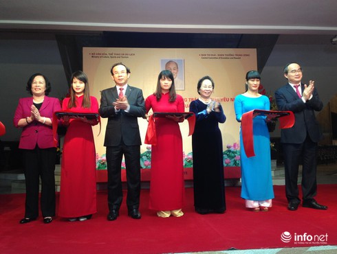 Khai mạc Triển lãm