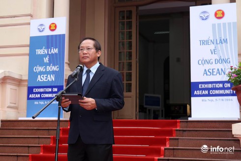 Hà Nội: Khai mạc Triển lãm về Cộng đồng ASEAN - ảnh 1