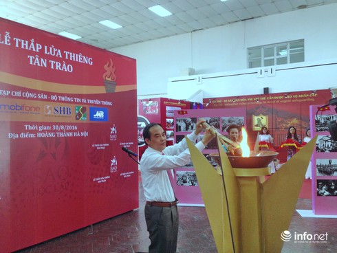 Lễ thắp lửa thiêng và Triển lãm ảnh chào mừng ngày Quốc khánh 2/9 - ảnh 1