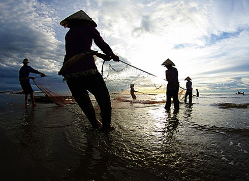 Ngư dân nghề cá nhỏ mất sinh kế vì biến đổi khí hậu - ảnh 1