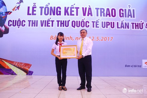 Trao giải Nhất cuộc thi Viết thư quốc tế UPU 2017 cho nữ sinh lớp 8 Đà Nẵng - ảnh 2