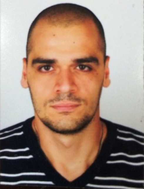 Bắt quả tang người nước ngoài rút tiền bằng thẻ ATM giả - ảnh 1