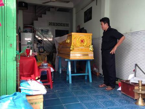 Rúng động con đâm chết mẹ, chém anh ruột ở Sài Gòn - ảnh 1