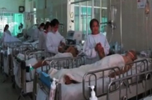 Thang tời đột ngột rơi tự do, 7 công nhân thương vong - ảnh 1