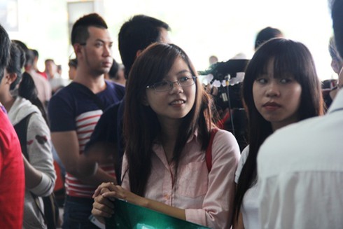 Fan cuồng bóng đá lần đầu đón cúp UEFA Champions League - ảnh 5