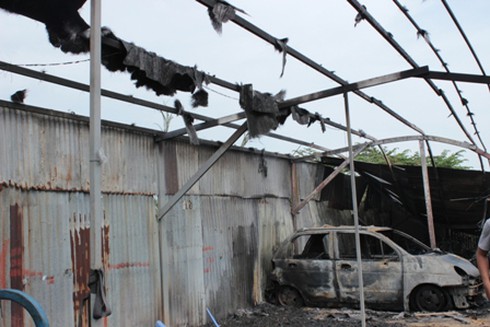 Cháy bãi gửi xe, hàng trăm xe máy, ô tô biến thành tro - ảnh 5