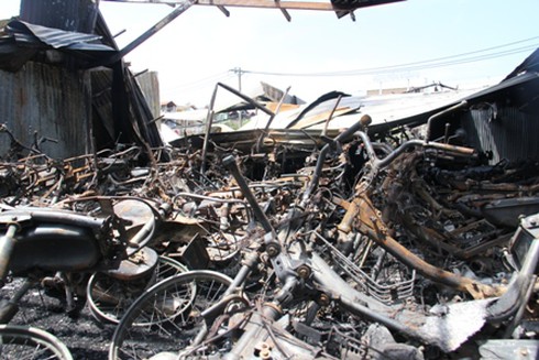 Cháy bãi giữ xe: Hình ảnh khám nghiệm hiện trường - ảnh 2