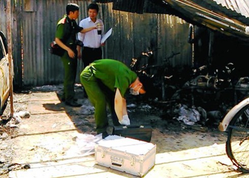 TP.HCM: Camera ghi lại người tình nghi gây ra vụ cháy bãi xe - ảnh 3