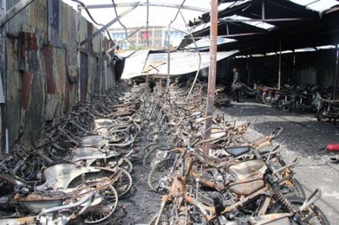 TP.HCM: Camera ghi lại người tình nghi gây ra vụ cháy bãi xe - ảnh 5