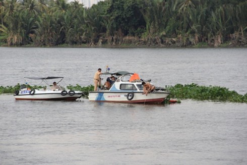 Tìm thấy thi thể bé trai 3 tuổi mất tích vụ chìm ghe - ảnh 2