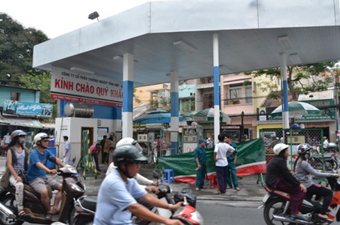 Cây xăng bỗng dưng phát nổ, khách hàng chạy tán loạn - ảnh 1