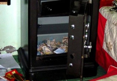 Túng tiền, con trai
