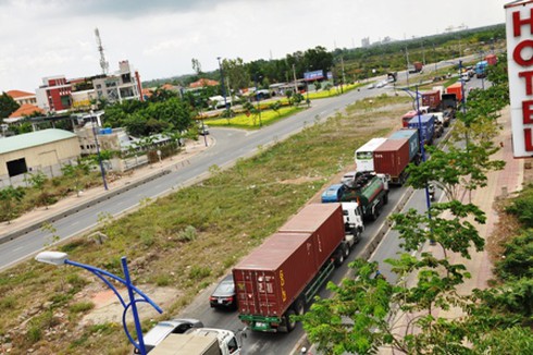 Ngày đầu nghỉ lễ, các cửa ngõ Sài Gòn tê liệt - ảnh 3