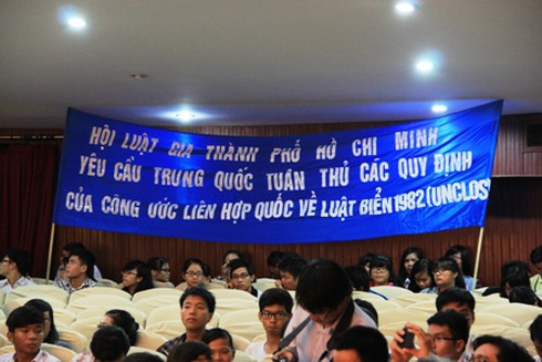 Hội luật gia TP.HCM mít tinh phản đối Trung Quốc - ảnh 7