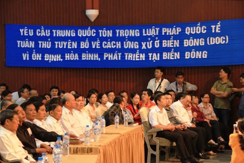 Hội luật gia TP.HCM mít tinh phản đối Trung Quốc - ảnh 9