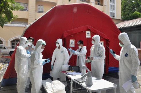 Cận cảnh diễn tập phòng chống và ứng phó dịch Ebola - ảnh 4