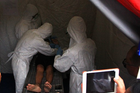 Cận cảnh diễn tập phòng chống và ứng phó dịch Ebola - ảnh 5