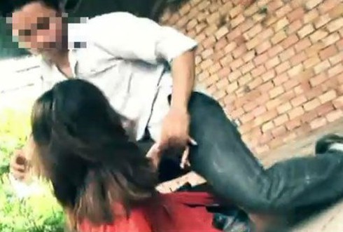 Quen qua facebook, hai thiếu niên dụ dỗ, xâm hại bé gái - ảnh 1