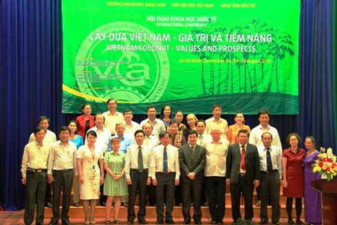 Hội thảo khoa học tìm hướng phát triển cây dừa Việt Nam - ảnh 1