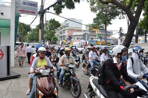 Va chạm với xe buýt, một phụ nữ bị cán nát chân - ảnh 2