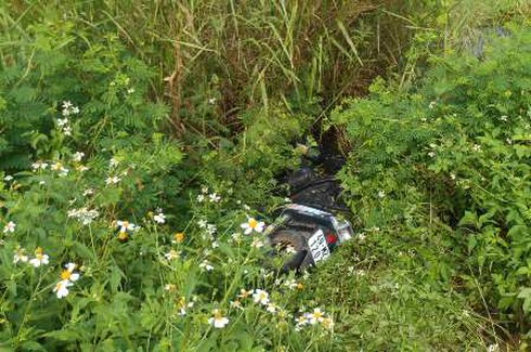 Nam thanh niên chết bí ẩn trong tư thế lái xe máy - ảnh 1