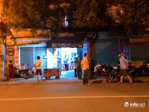 Kinh hoàng vụ hỗn chiến từ nhà đến phòng cấp cứu bệnh viện - ảnh 1