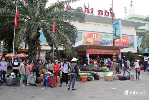 Bán vé tàu tết qua mạng: Người mua khốn đốn vì lỗi hệ thống - ảnh 1